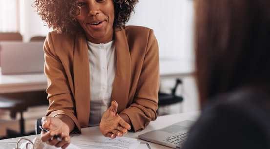 A Nothando Logistics consultant meeting with a client